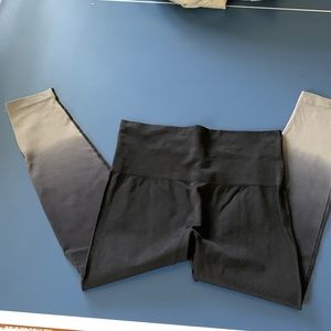 NWOT Tema athletics semi compression gradual gray leggings